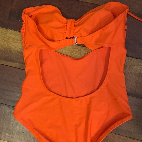 One piece with removable strap - Picture 4 of 4